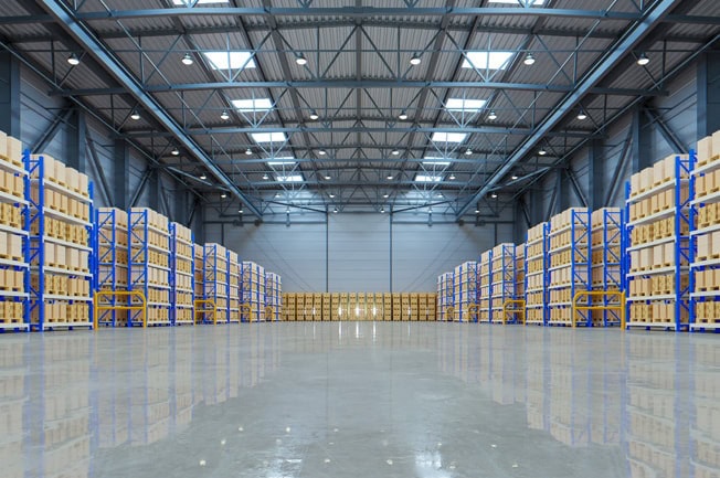 Großes Lager mit Umzugkartons